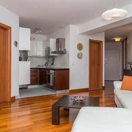 Irisa Art Apartment *