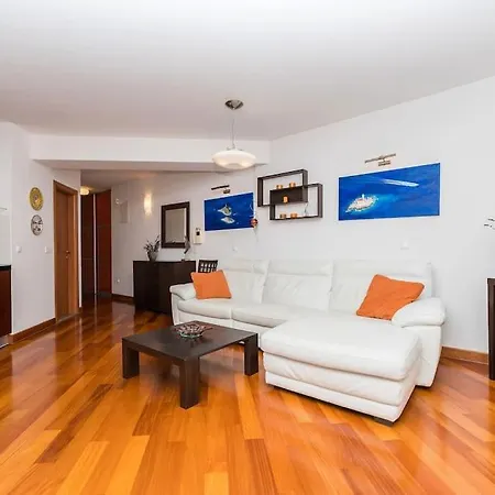 Irisa Art Apartment *
