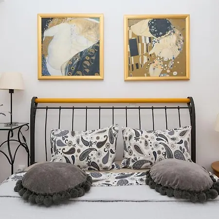 Irisa Art Apartment *
